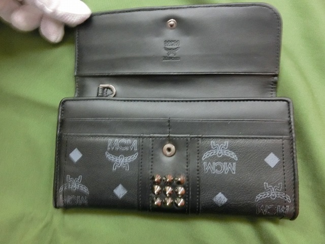 【美品】MCM (エムシーエム)   スタッズ モノグラム レザー  長財布  ヴィセトス ラウンドジップ