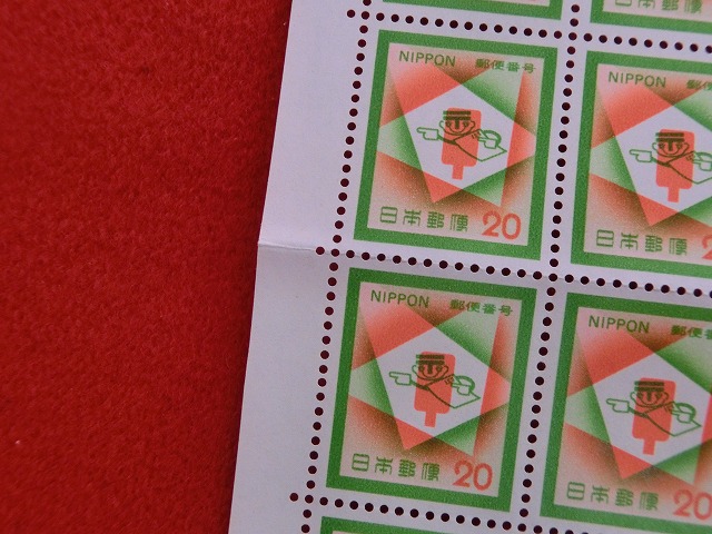20円切手　ポストとナンバー君